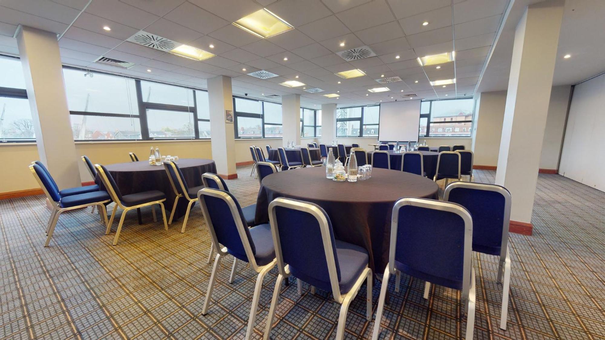 Holiday Inn Cardiff City Centre By Ihg Exterior photo
