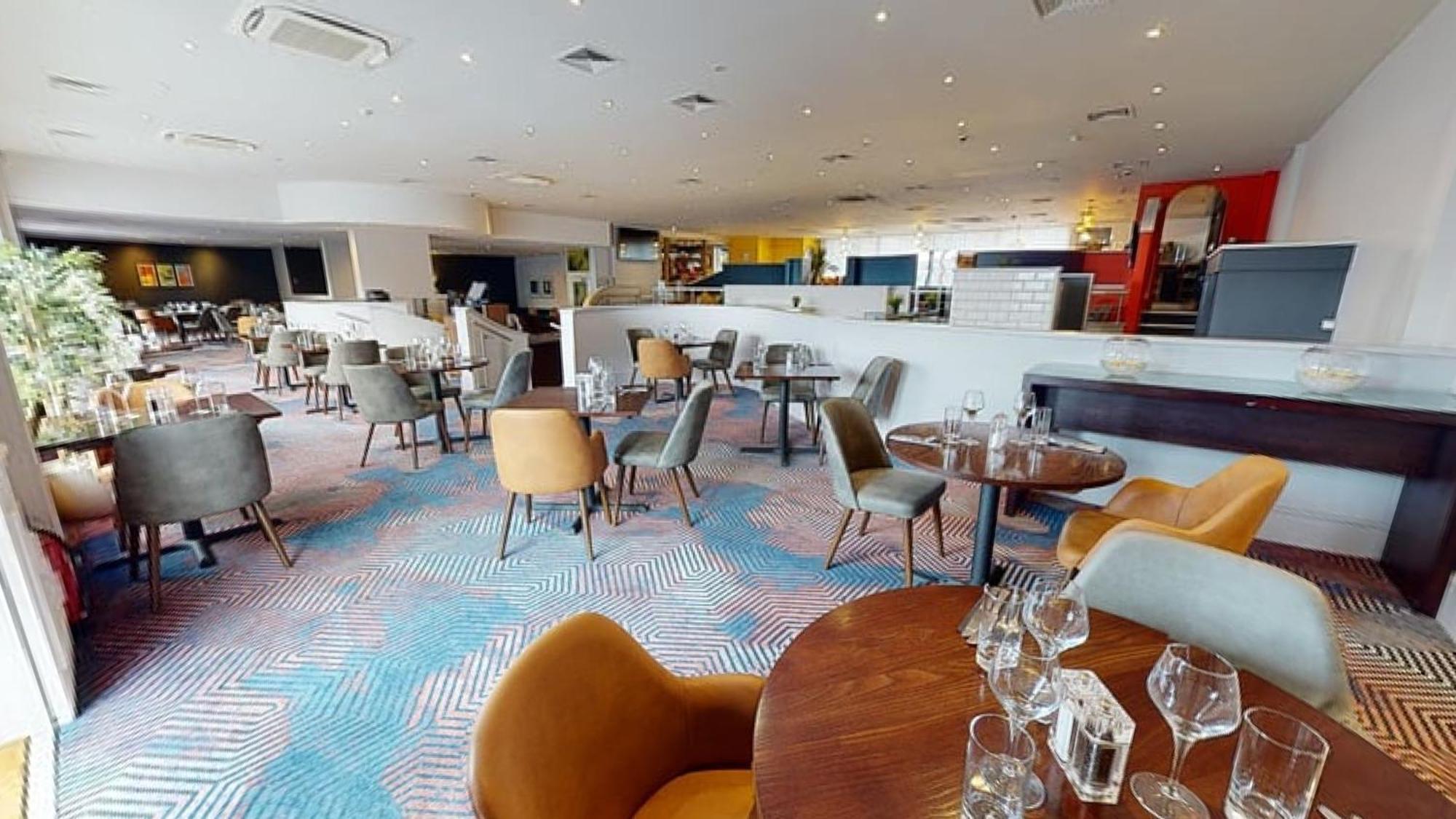 Holiday Inn Cardiff City Centre By Ihg Exterior photo