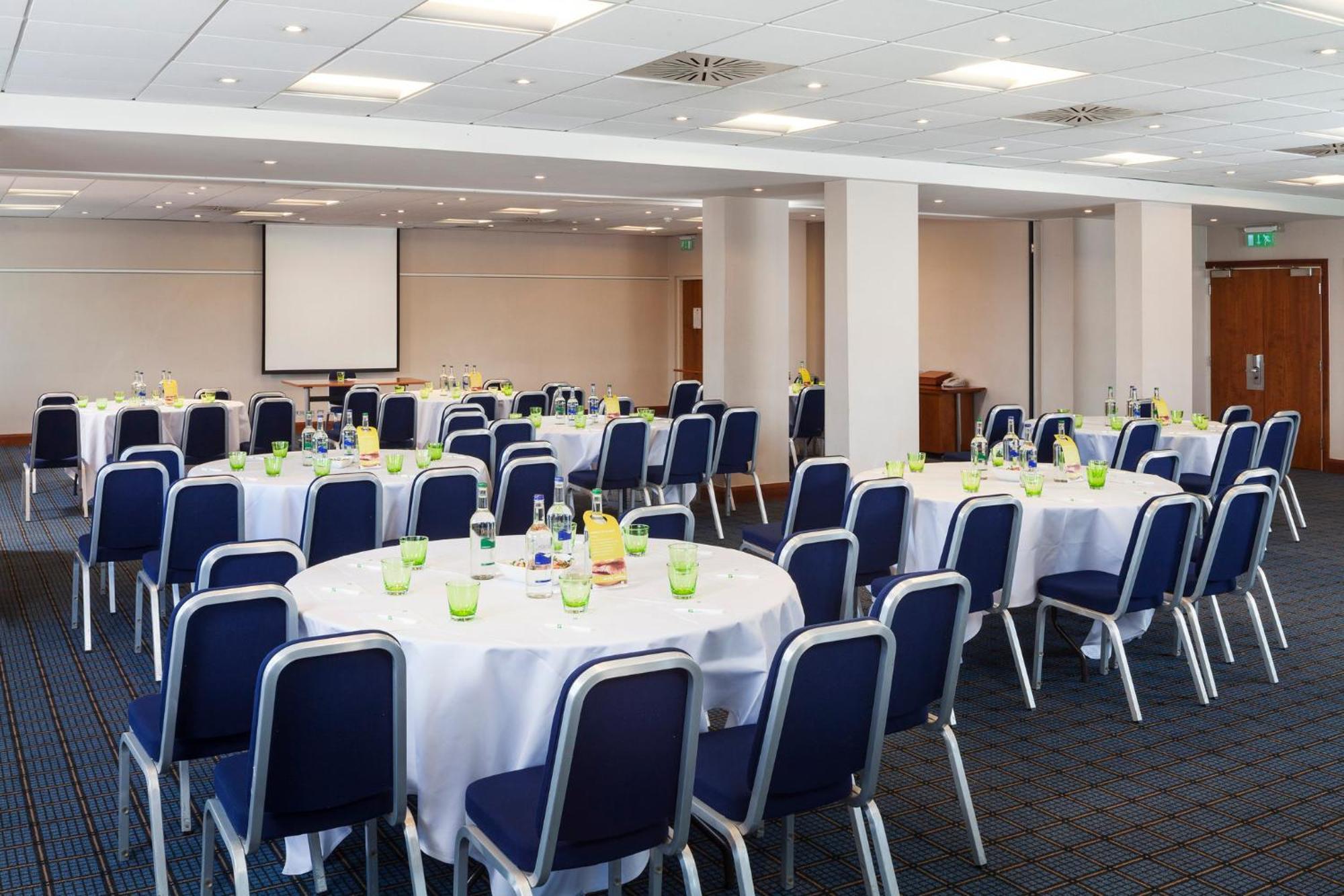 Holiday Inn Cardiff City Centre By Ihg Exterior photo