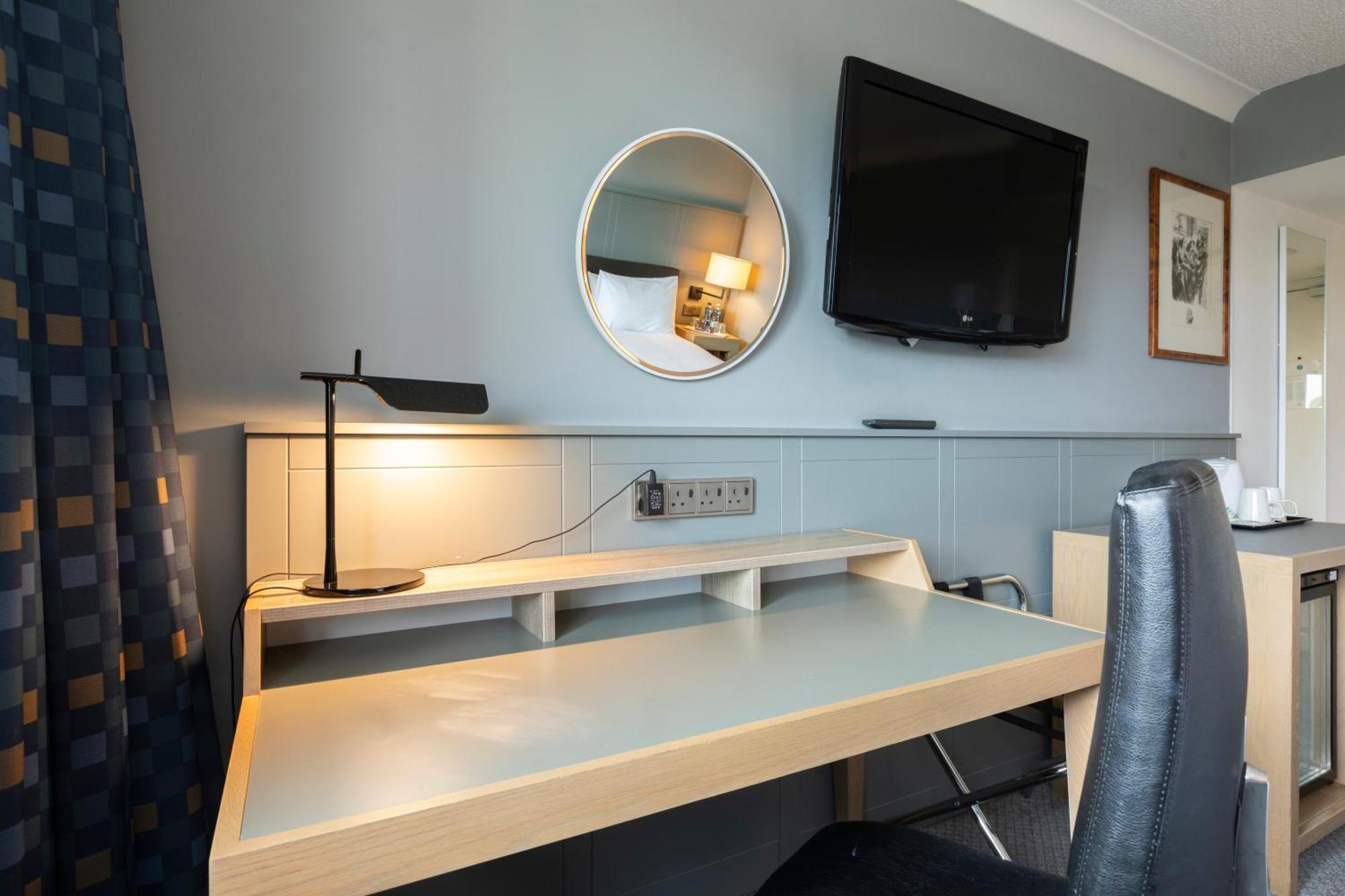 Holiday Inn Cardiff City Centre By Ihg Exterior photo