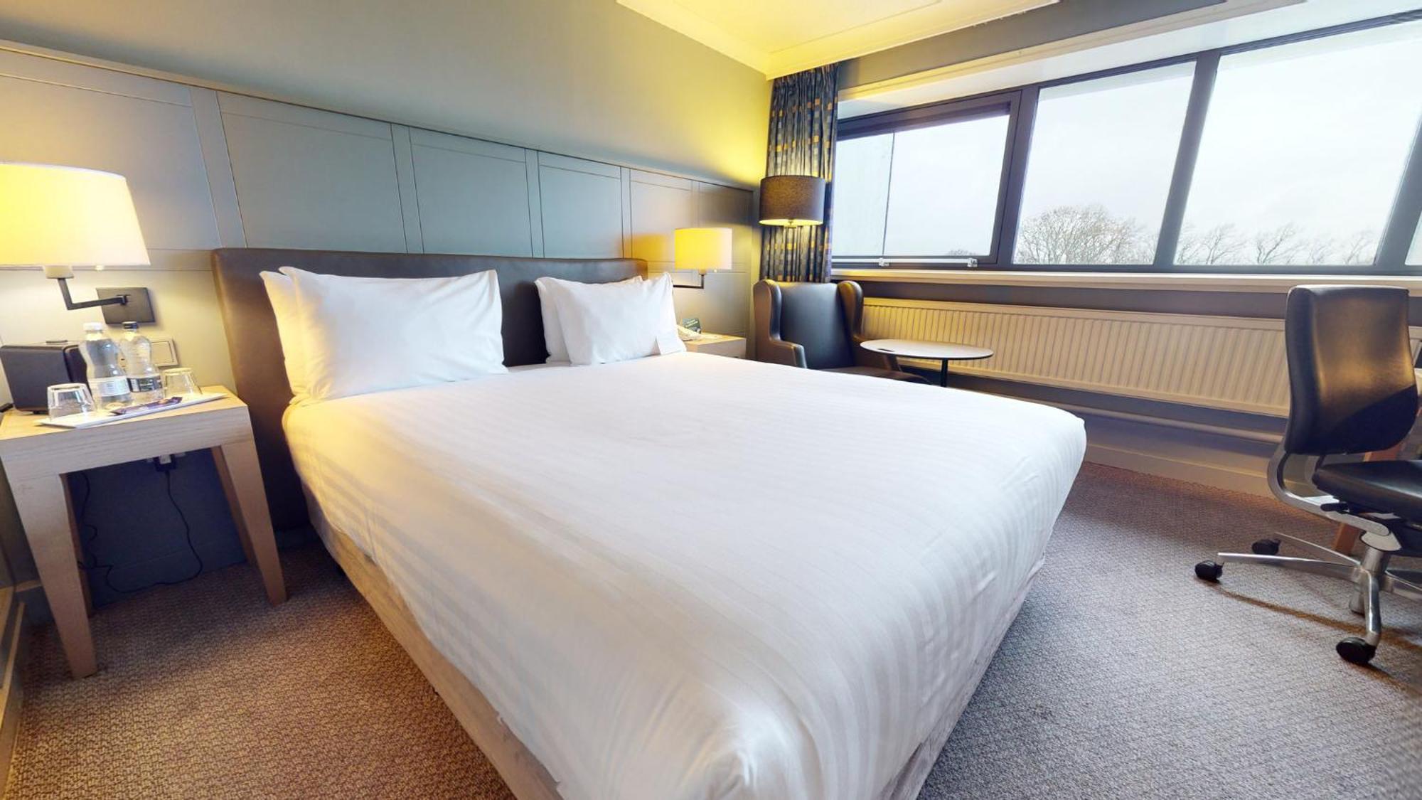 Holiday Inn Cardiff City Centre By Ihg Exterior photo
